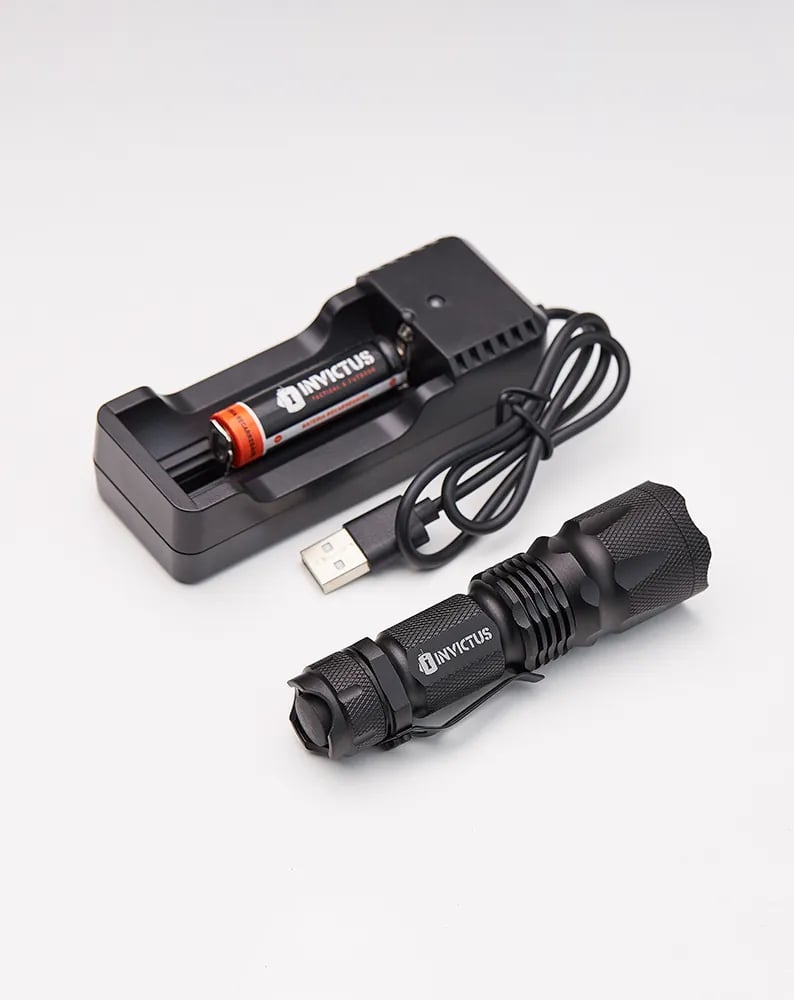 Lanterna Invictus Bolt 100 Lúmens